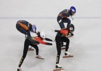 中国队获短道速滑混合接力第四名，东道主反超夺冠